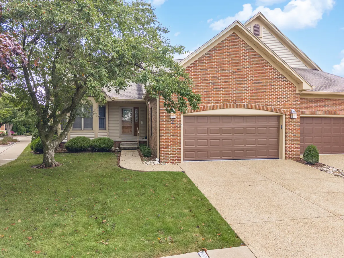 2 Spruce CT, Bloomington, IL 61704