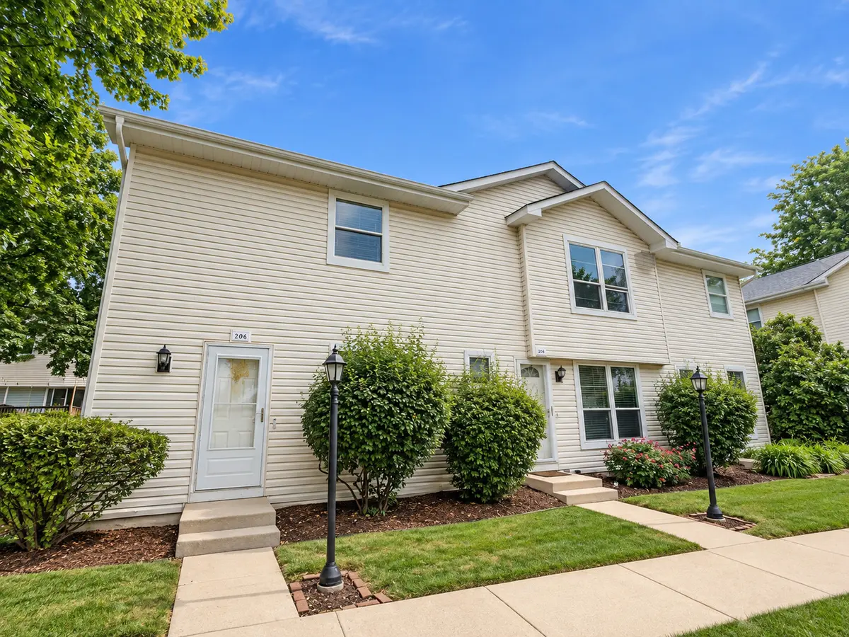 206 Raintree CT, Aurora, IL 60504