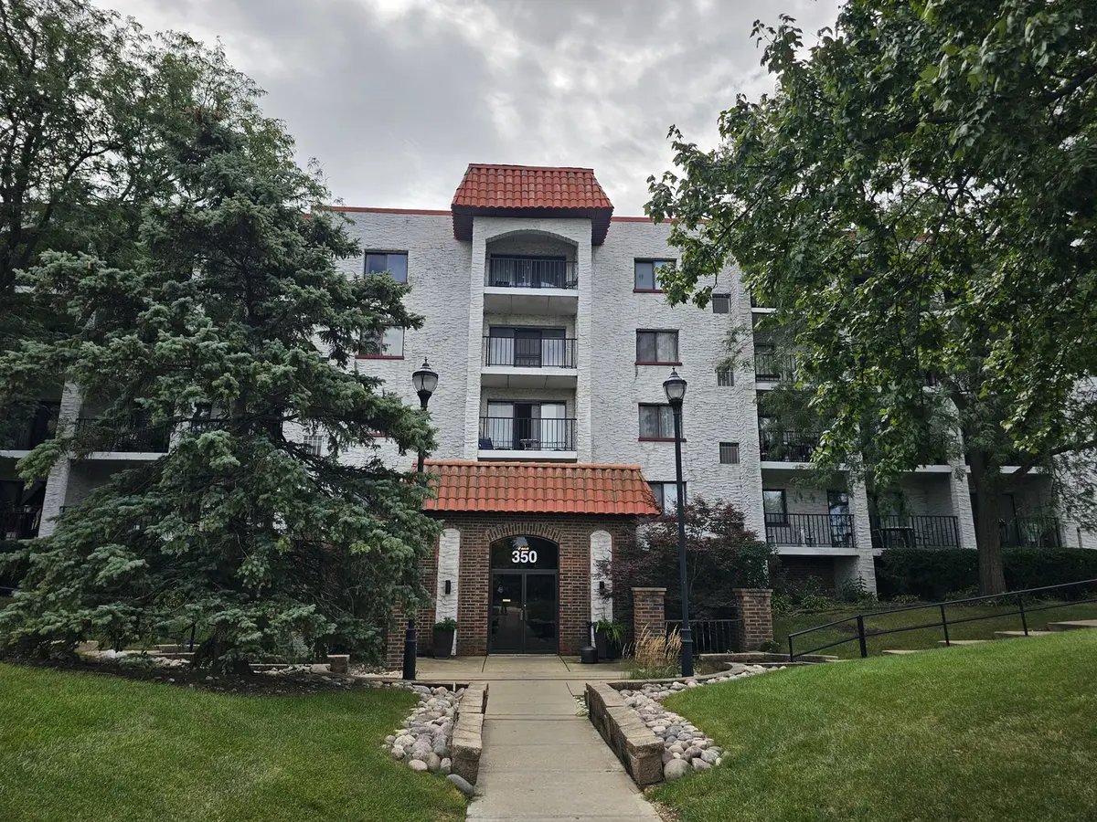 350 Plum Creek DR #305, Wheeling, IL 60090