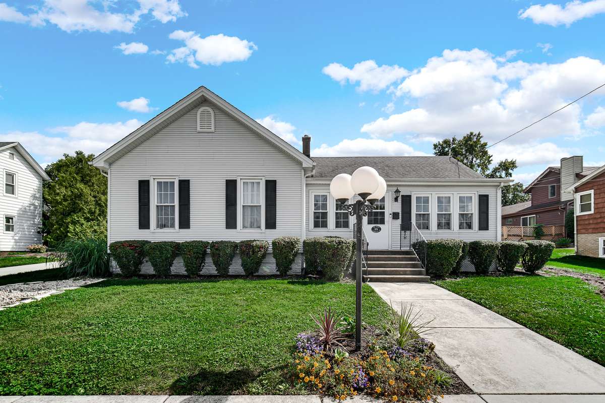 624 S Hamilton ST, Lockport, IL 60441