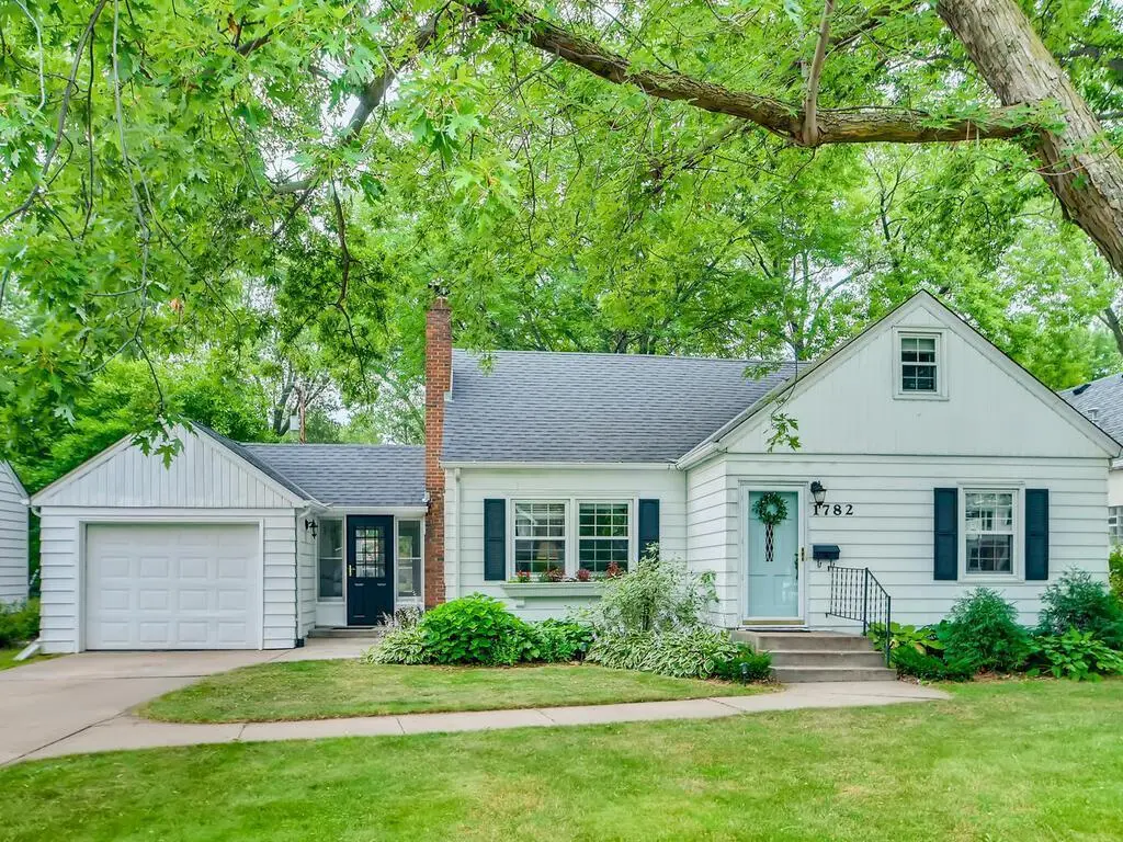 1782 Holton ST, Falcon Heights, MN 55113