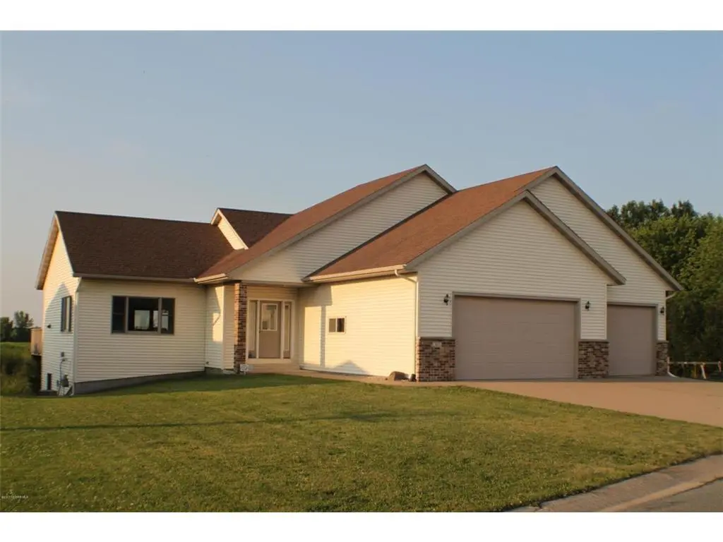 463 Sierra LN NW, Eyota, MN 55934