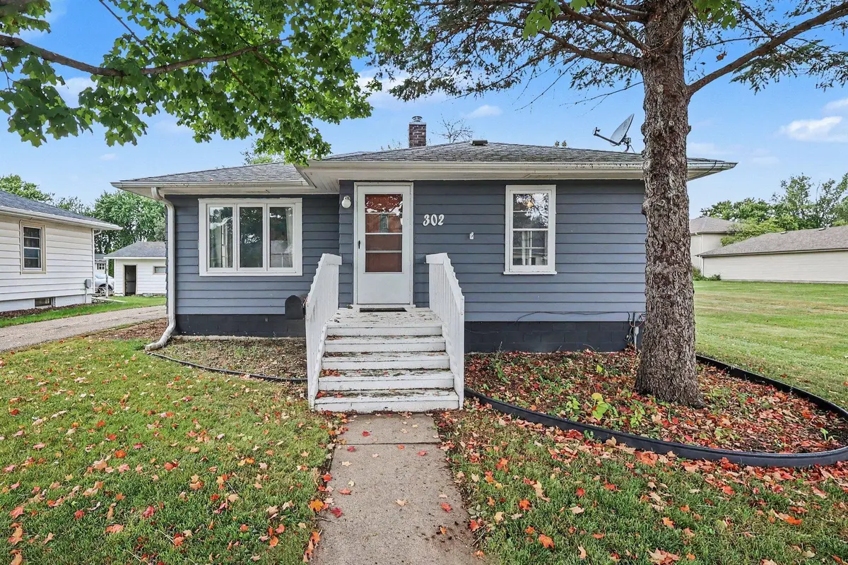 302 Lincoln AVE N, New Prague, MN 56071