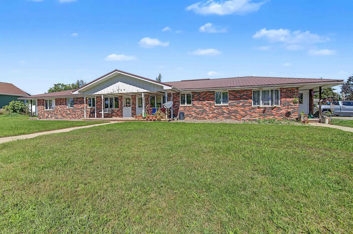 151 W GLENBROOK DR, Pulaski, WI 54162