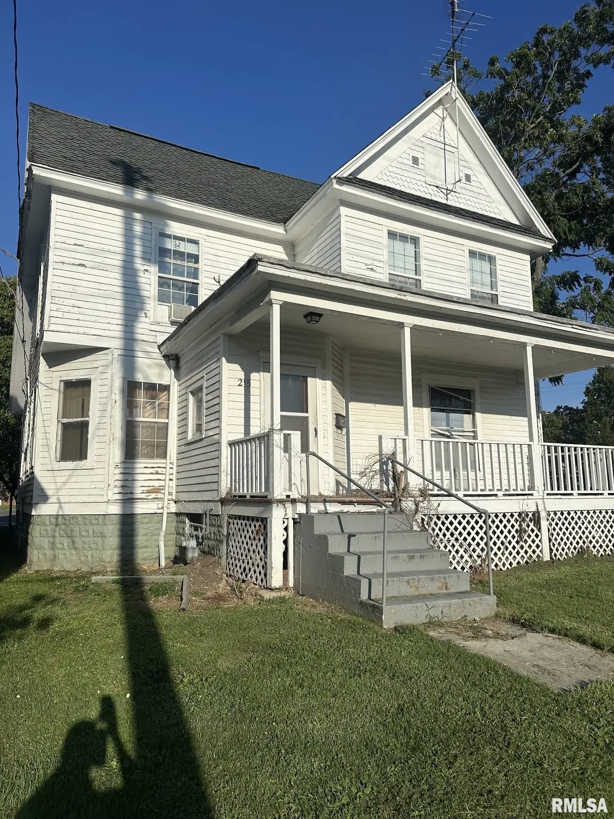 215 Hardin AVE, Jacksonville, IL 62650