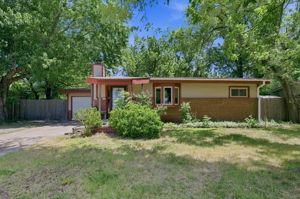 1430 N Prairie Ln, Derby, KS 67037