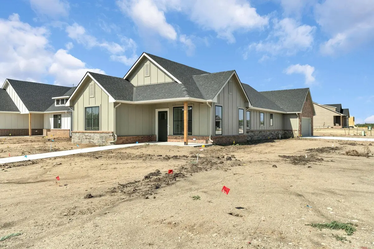 5854 Central Park Court, Bel Aire, KS 67220