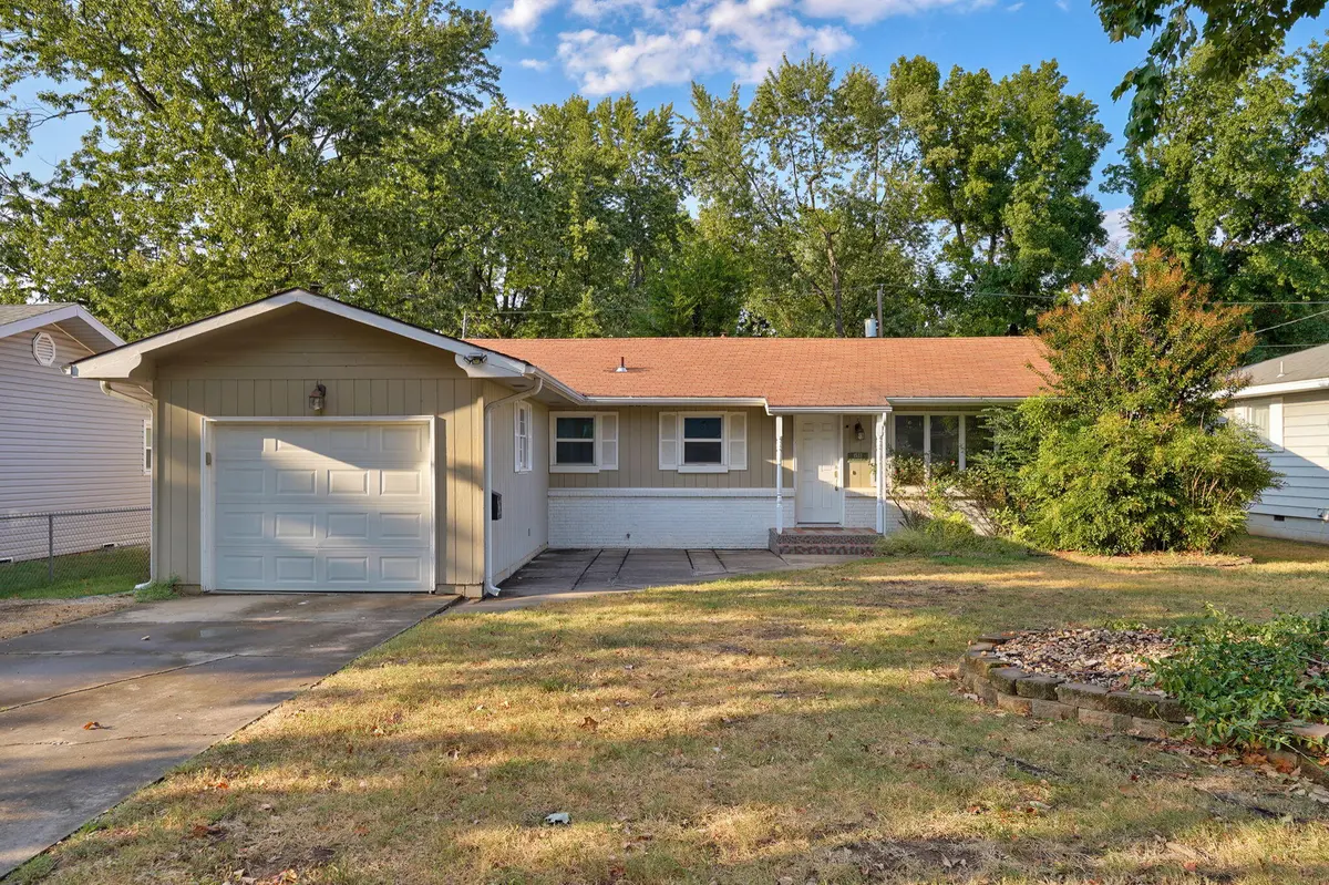 1533 E Broadmoor ST, Springfield, MO 65804