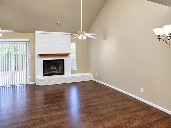 201-203 Yorkshire Court, Euless, TX 76040