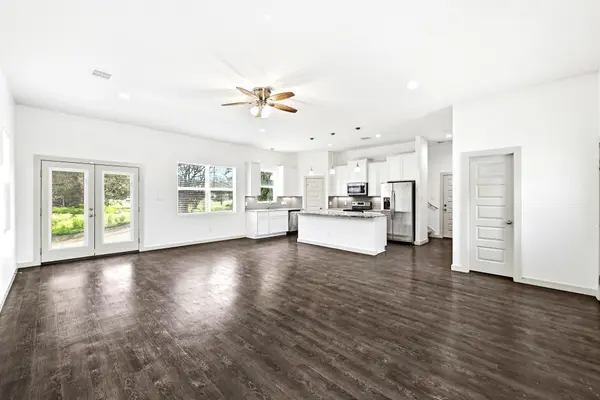 354 Lamaloa LN, Bastrop, TX 78602