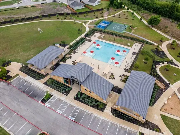 909 Emory Crossing BLVD, Hutto, TX 78634