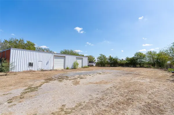 8956 N Us Highway 183 HWY, Lockhart, TX 78644