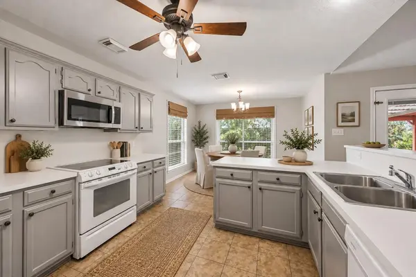 4619 Monaco LN, Pasadena, TX 77505