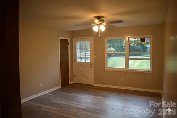 247 Lucky ST, Marion, NC 28752