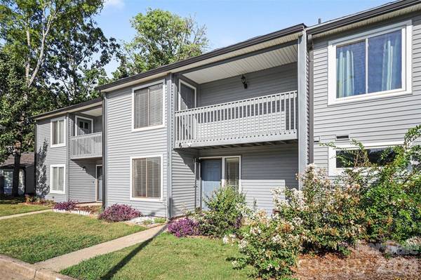 6612 Point Comfort LN, Charlotte, NC 28226