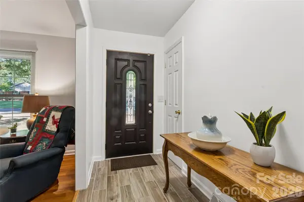 13507 Four Oaks LN, Matthews, NC 28105