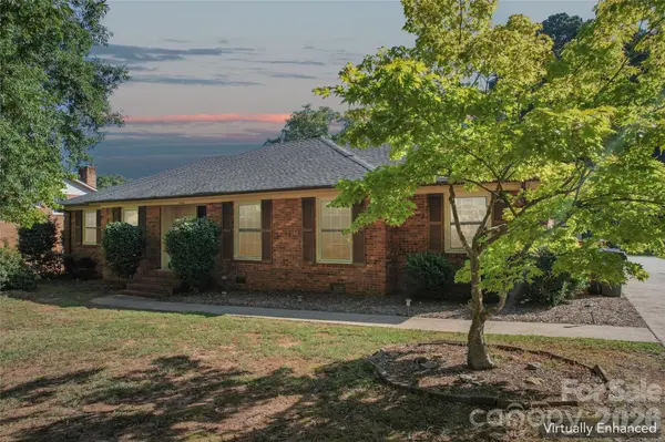13507 Four Oaks LN, Matthews, NC 28105