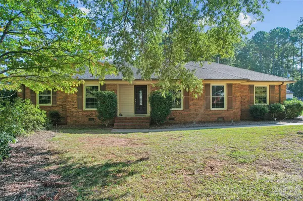 13507 Four Oaks LN, Matthews, NC 28105