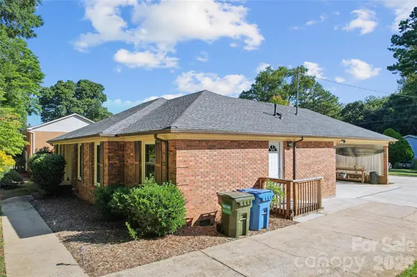 13507 Four Oaks LN, Matthews, NC 28105