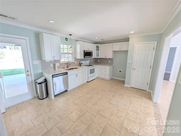 3017 Lynworth PL, Charlotte, NC 28212