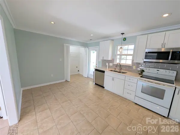 3017 Lynworth PL, Charlotte, NC 28212