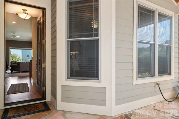 18 Champion CT, Waynesville, NC 28786
