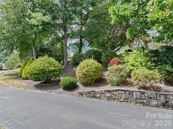 18 Champion CT, Waynesville, NC 28786