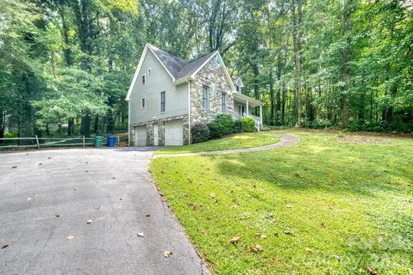 163 Canaan DR, Candler, NC 28715