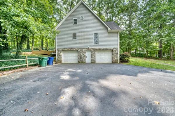 163 Canaan DR, Candler, NC 28715