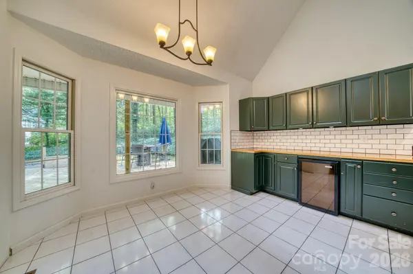 163 Canaan DR, Candler, NC 28715