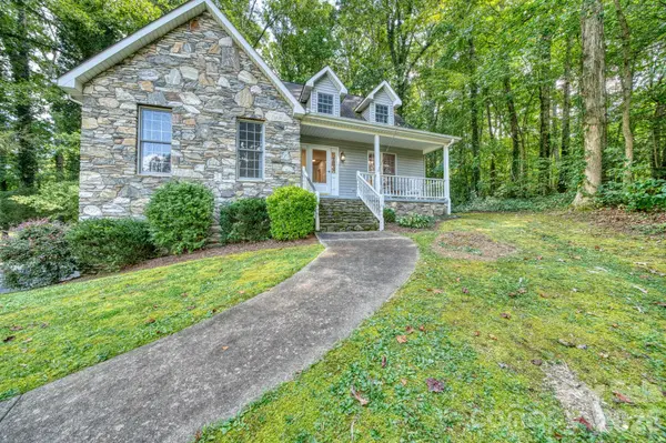 163 Canaan DR, Candler, NC 28715