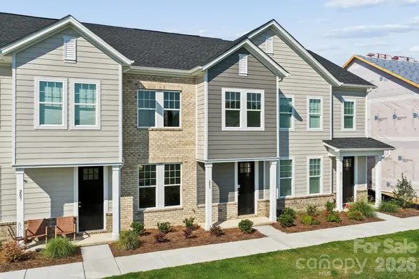 213 Vanguard LN #19, Gastonia, NC 28056