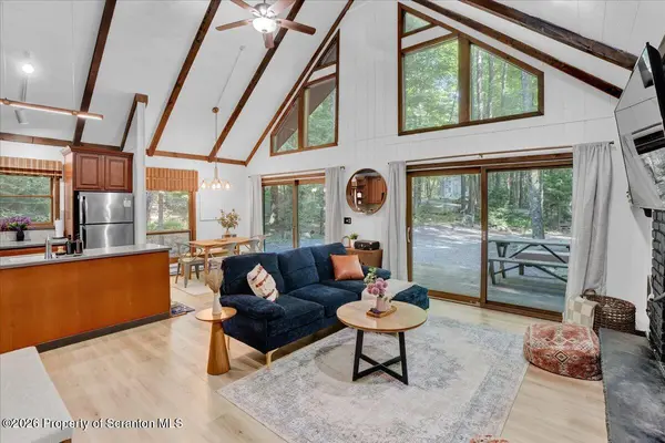 58 Sheffick RD, Gouldsboro, PA 18424