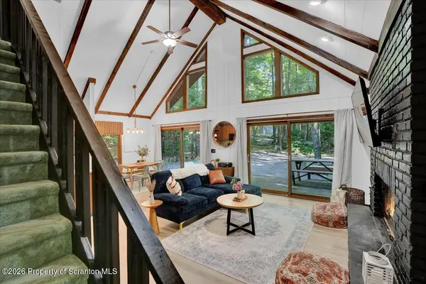 58 Sheffick RD, Gouldsboro, PA 18424