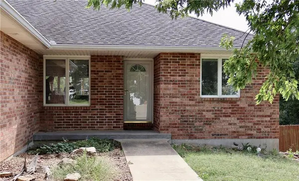 1506 Emerald WAY, Warrensburg, MO 64093