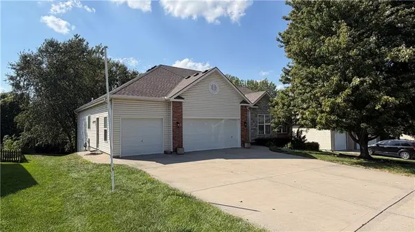 10108 N Willow AVE, Kansas City, MO 64157
