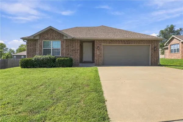 516 Emerson DR, Belton, MO 64012