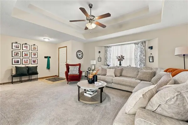 516 Emerson DR, Belton, MO 64012