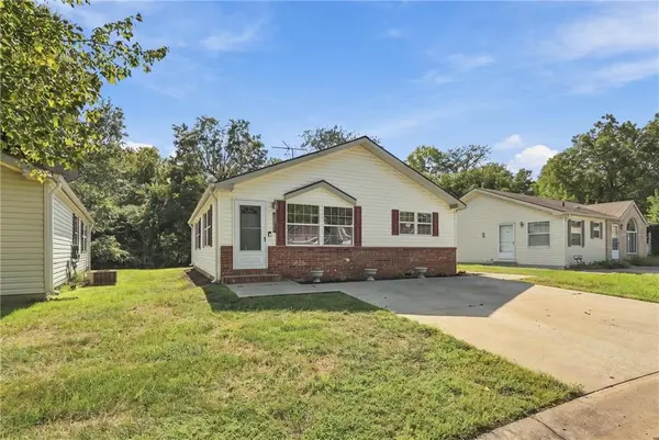 7905 NW 122nd CT, Kansas City, MO 64163