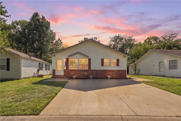 7905 NW 122nd CT, Kansas City, MO 64163