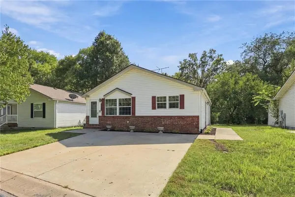 7905 NW 122nd CT, Kansas City, MO 64163