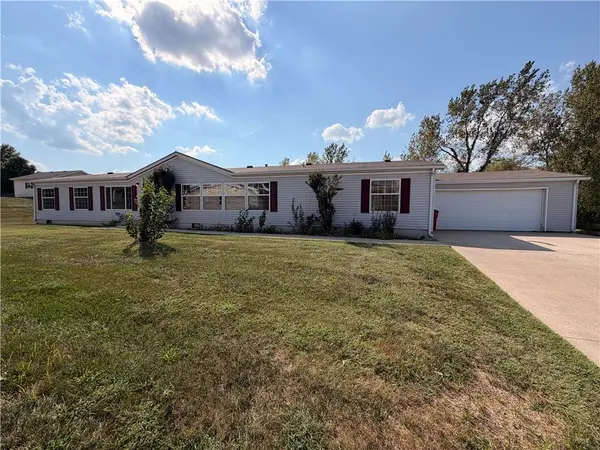401 Sycamore CT, Oak Grove, MO 64075