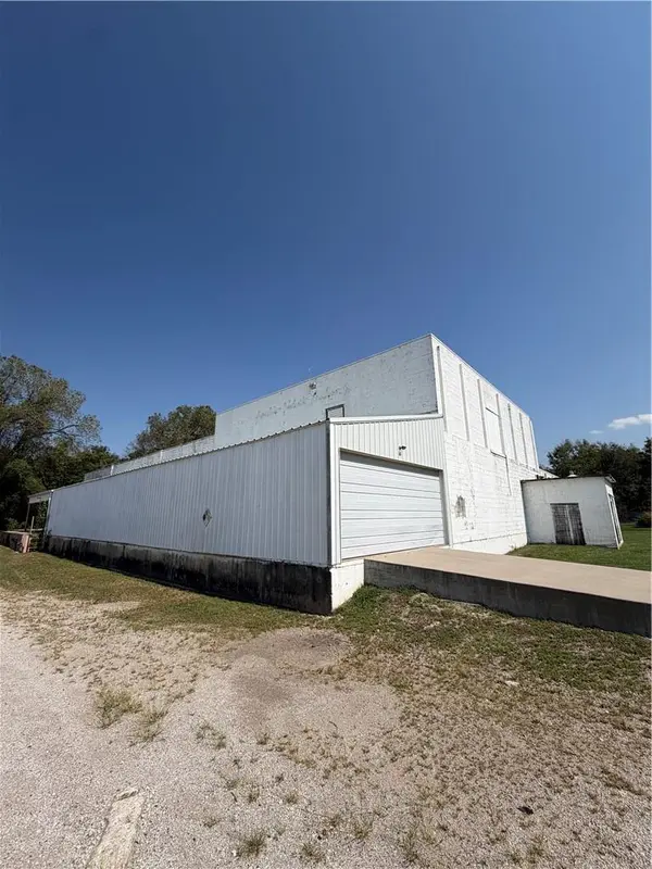 2015 Gabriel AVE, Parsons, KS 67357