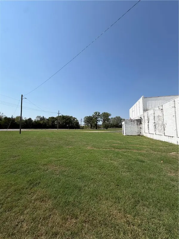 2015 Gabriel AVE, Parsons, KS 67357