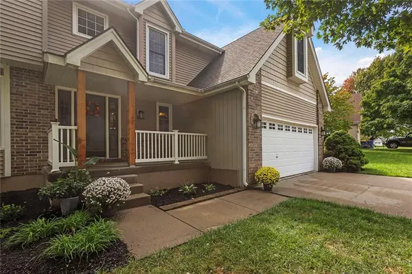 1533 Canterbury LN, Liberty, MO 64068