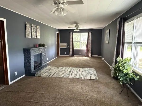 11256 N 450 E ***, Syracuse, IN 46567