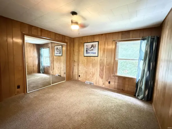 11256 N 450 E ***, Syracuse, IN 46567