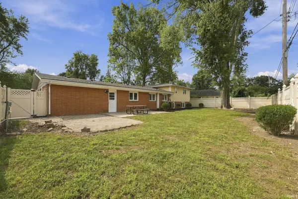 2304 W Cambridge DR, Muncie, IN 47304