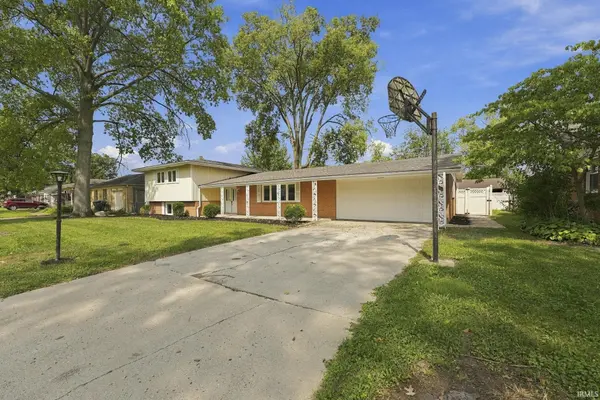 2304 W Cambridge DR, Muncie, IN 47304