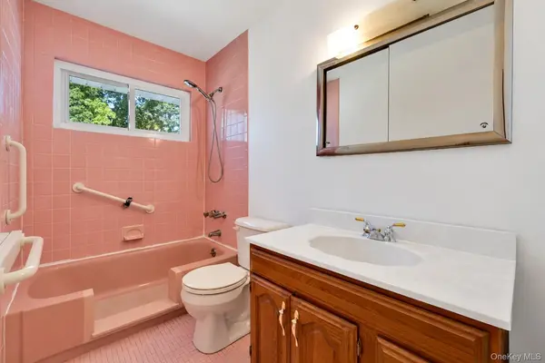 107 Headline RD, Deer Park, NY 11729